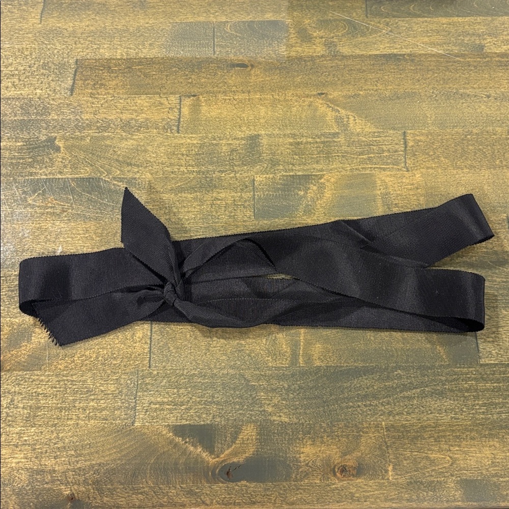 Celine Paris White Gift Box with Black Ribbon - Picture 4 of 10
